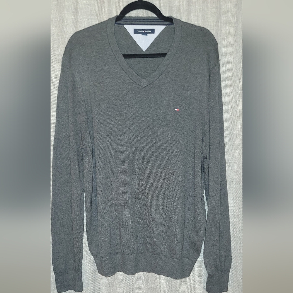 Tommy Hilfiger Men's Charcoal V-Neck Lightweight Sweater